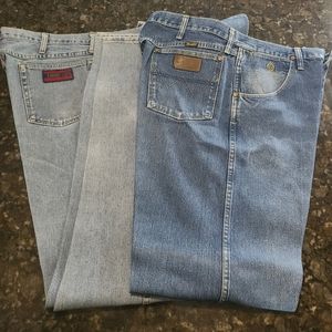 2 pair men's 38x36 Wrangler jeans George Strait